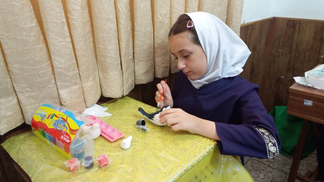 روزهای پایانی سال تحصیلی با سفالگری هنرمندان چهارم «الف»